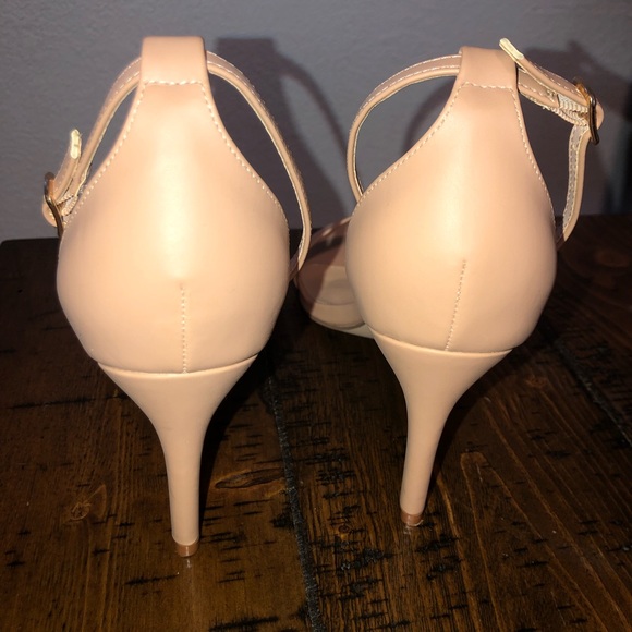 Beautiful nude heels 9W - Picture 3 of 4